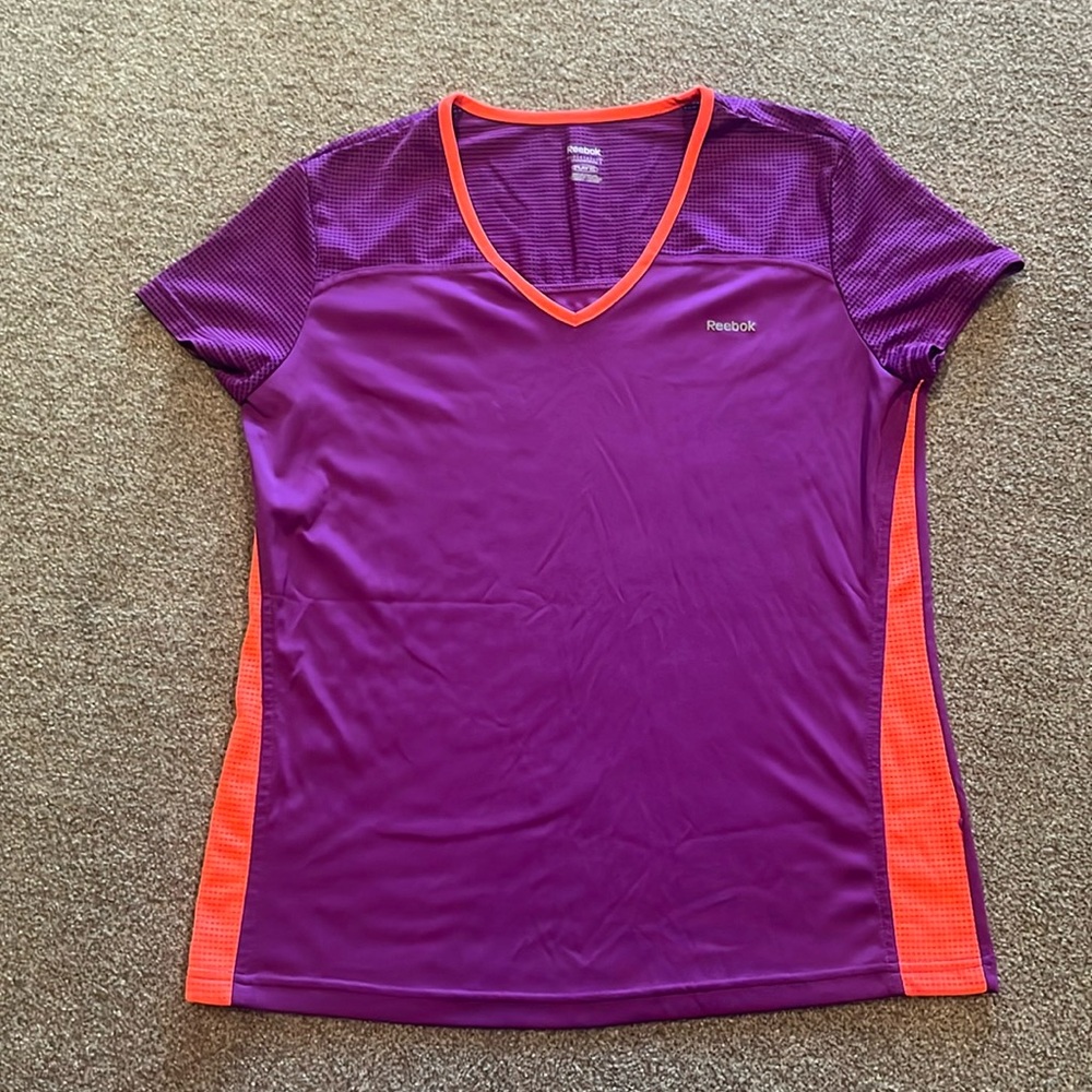 Reebok T-shirt - Size L *discounted shipping*